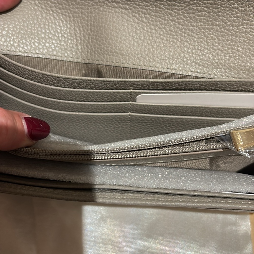 FURLA wallet new with 6 compartments and space for 12 cards. - Picture 6 of 11